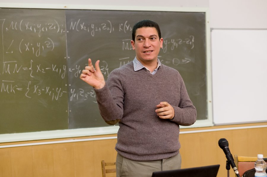 “How to Magnify Movement and Identify Photosensor Imprints”: Lectures by Professor Omar Fahmi Held at SUSU